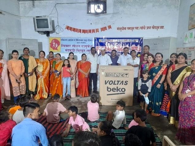 स्वीकार स्पेशल एज्युकेशन सेंटर वॉशिंग मशीन भेट
